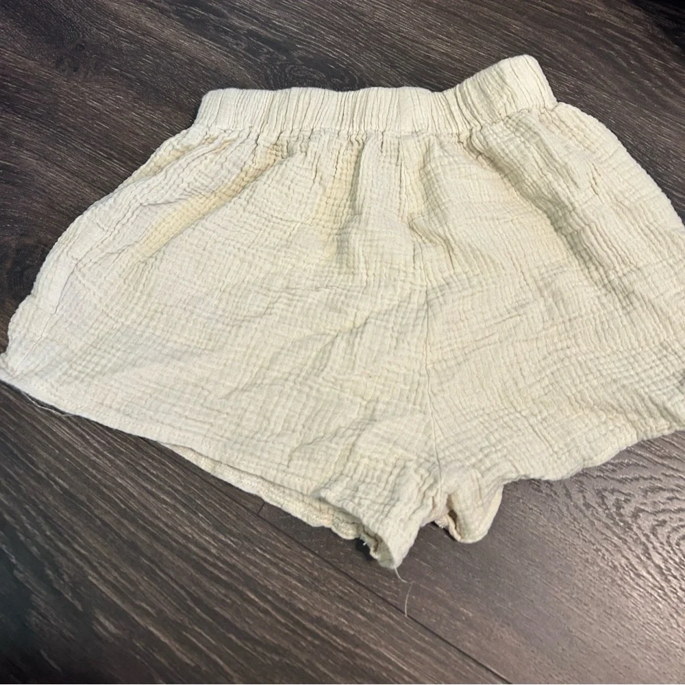SHEIN white textured summer shorts - Picture 2 of 3